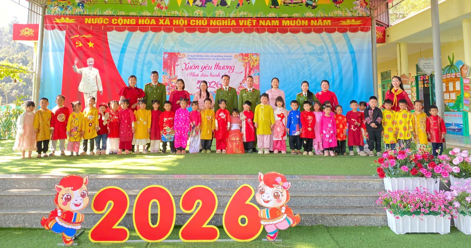 TRƯỜNG MẦM NON VÕ NGUYÊN GIÁP TỔ CHỨC HOẠT ĐỘNG TRẢI NGHIỆM GÓI BÁNH CHƯNG VÀ TỔ CHỨC LỄ TẤT NIÊN CHO TRẺ